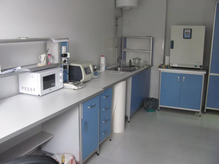 Как правильно выбрать лабораторную мебель?